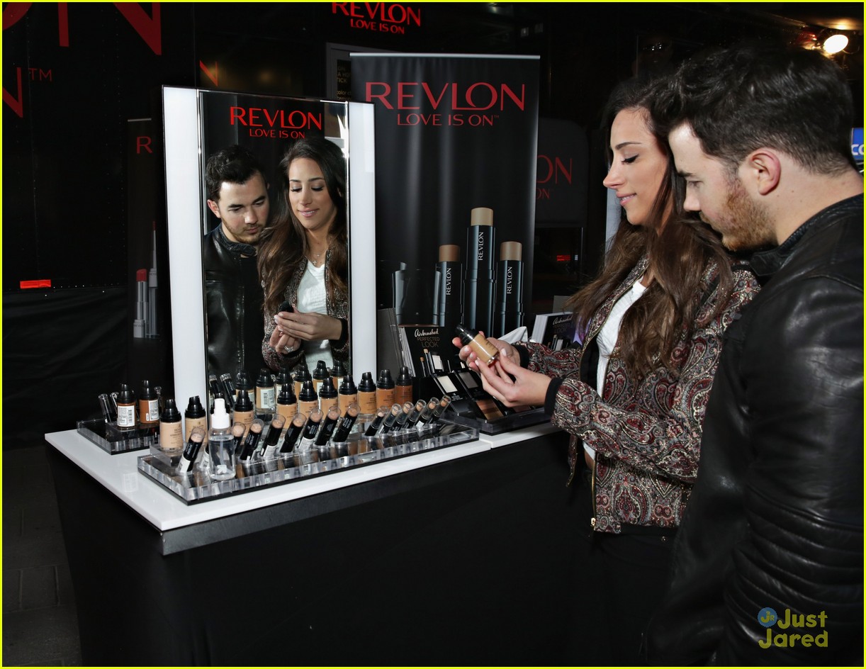 kevin danielle jonas national lovers day nyc 29