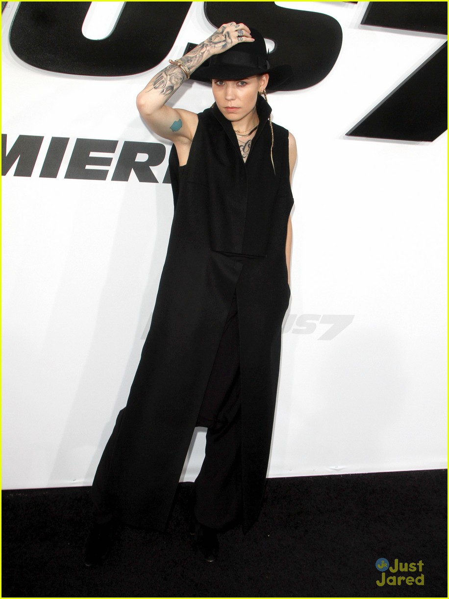 kylie jenner supports tyga at furious 7 premiere 08