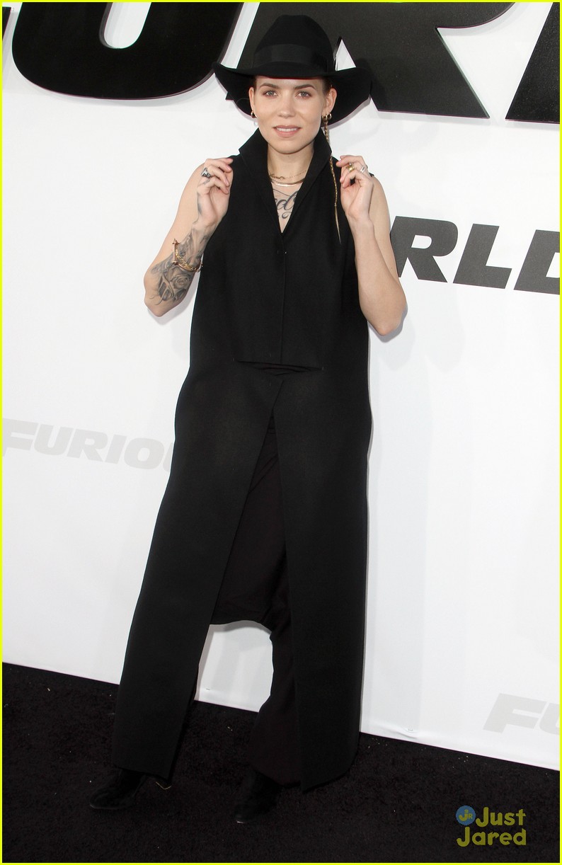 kylie jenner supports tyga at furious 7 premiere 10