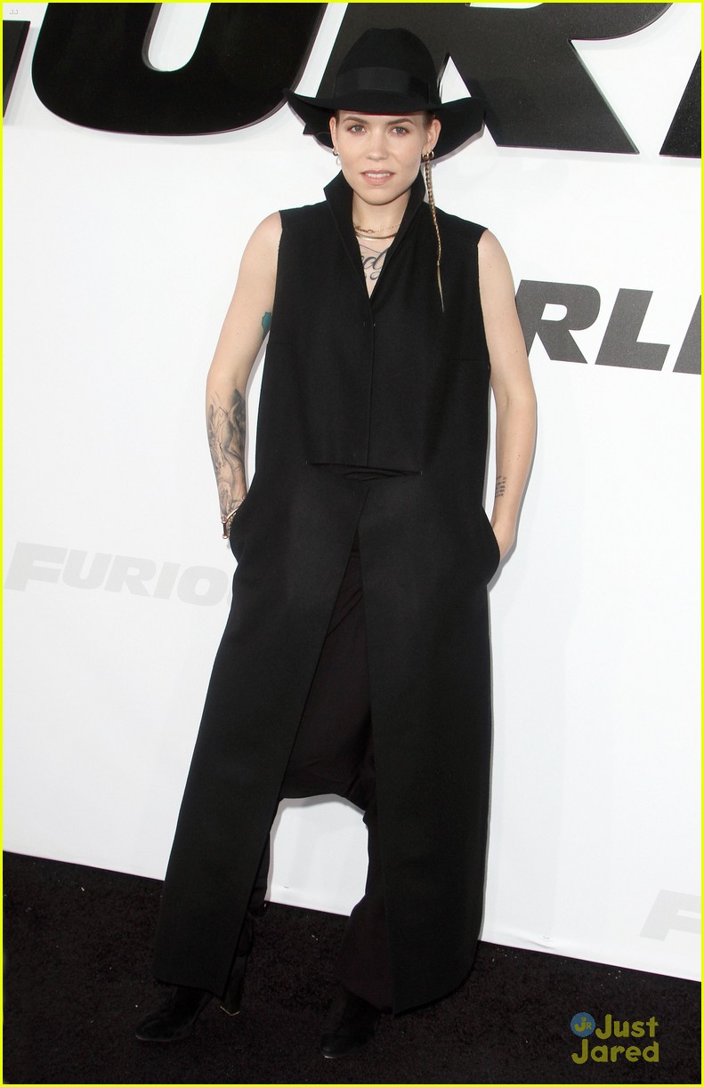 kylie jenner supports tyga at furious 7 premiere 11