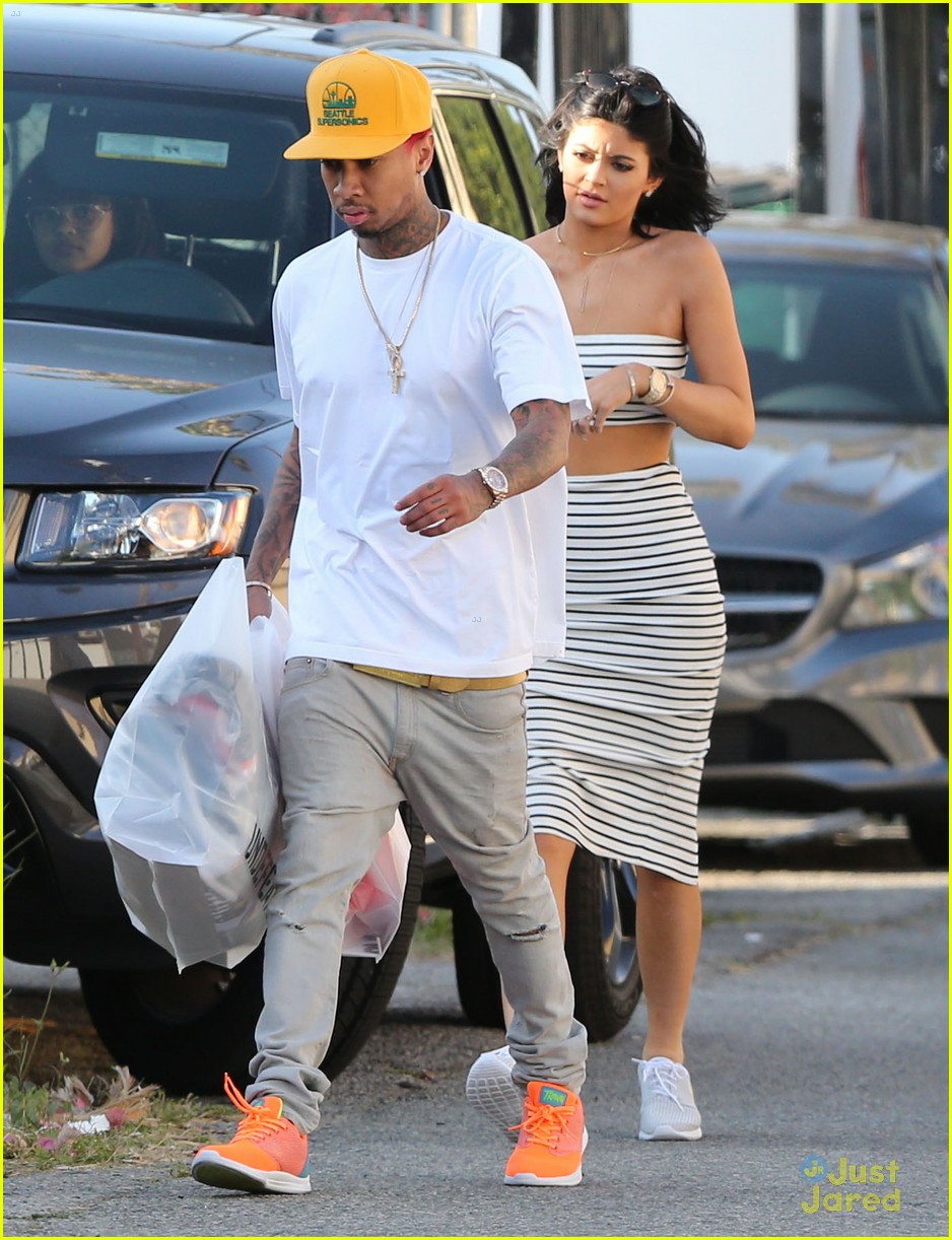 kylie jenner tyga step out together for a shopping trip 05