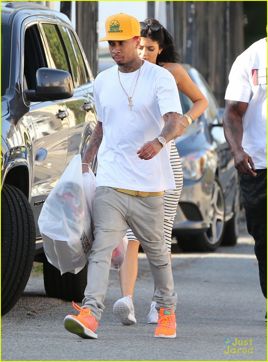 kylie jenner tyga step out together for a shopping trip 09