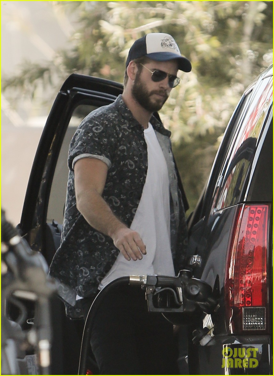 liam hemsworth has two new independence day 2 cast members 08