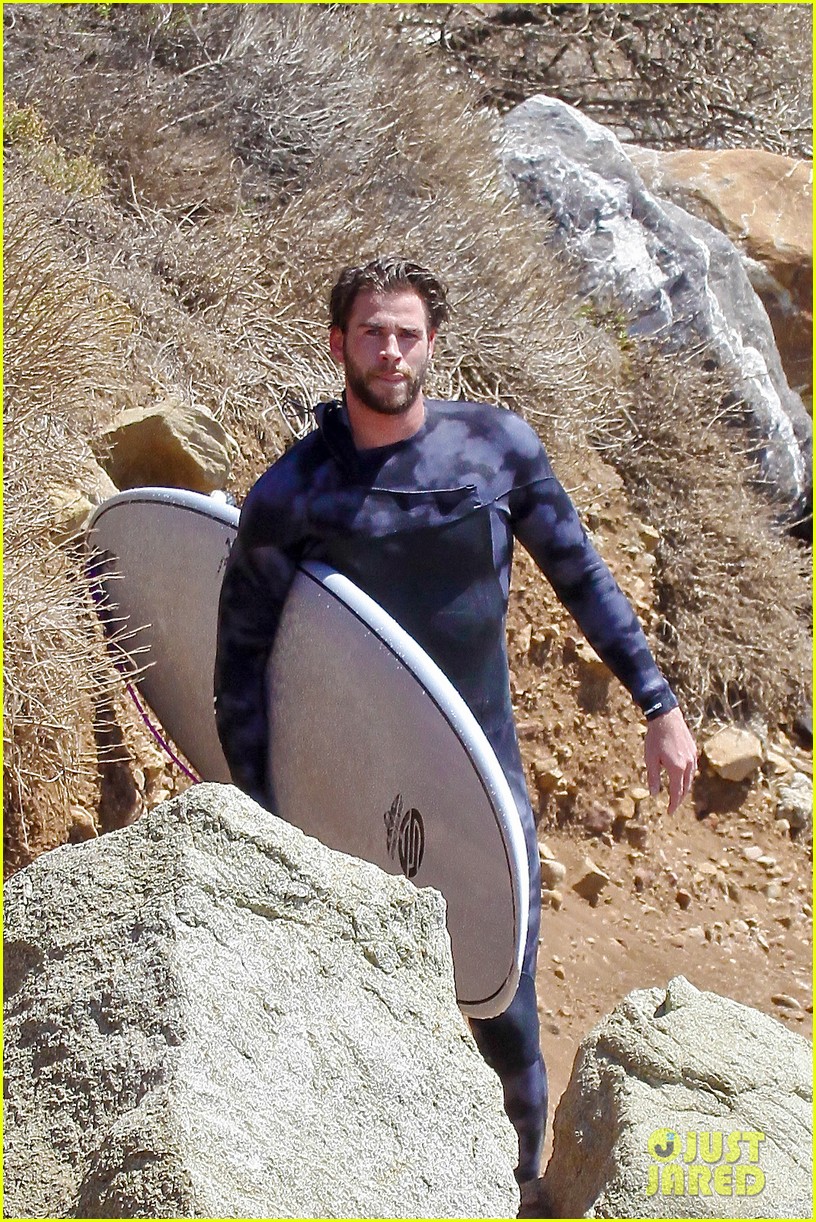 liam hemsworth wetsuit for surfing 09