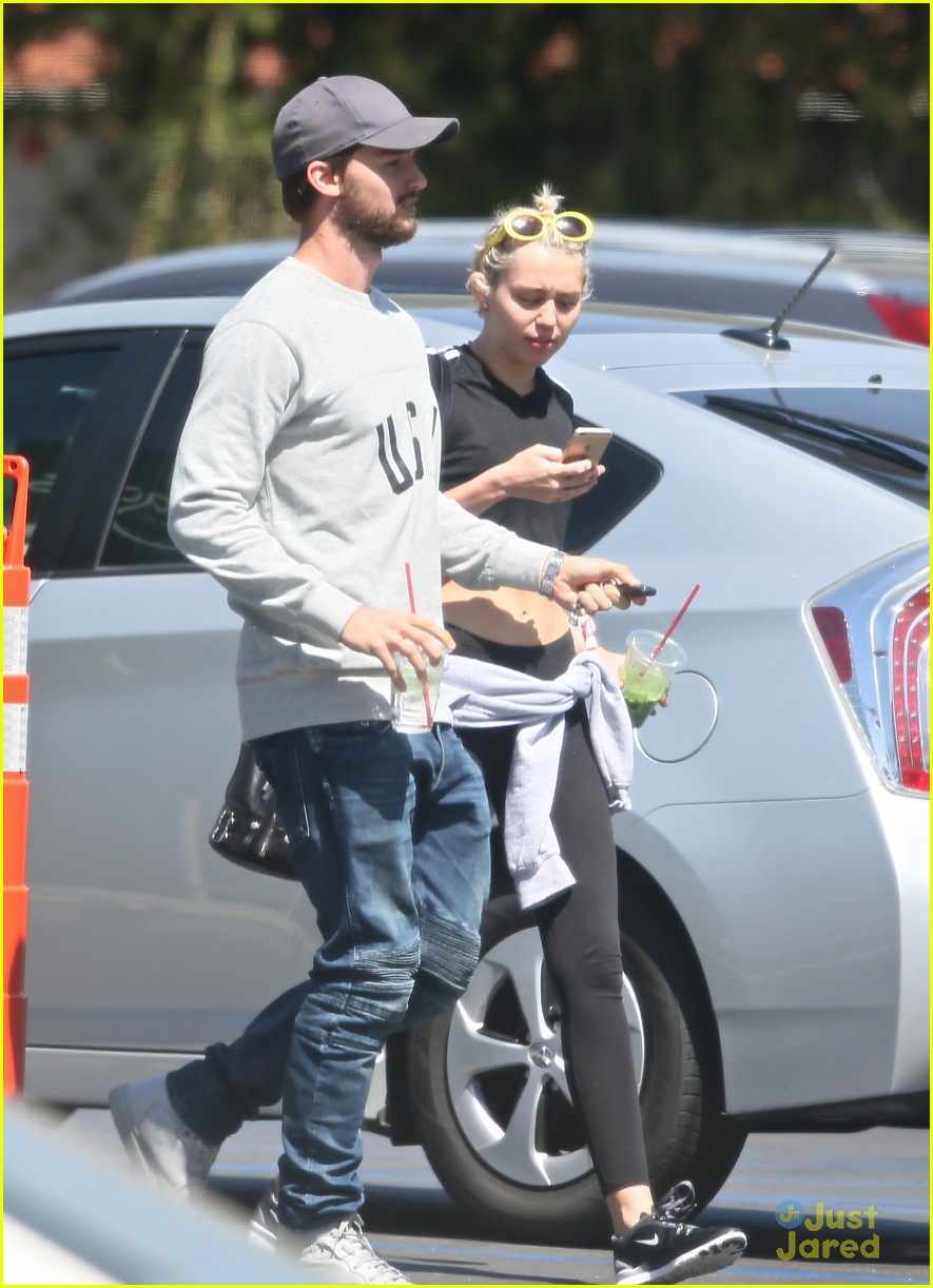 miley cyrus patrick schwarzenegger show theyre still going strong 15