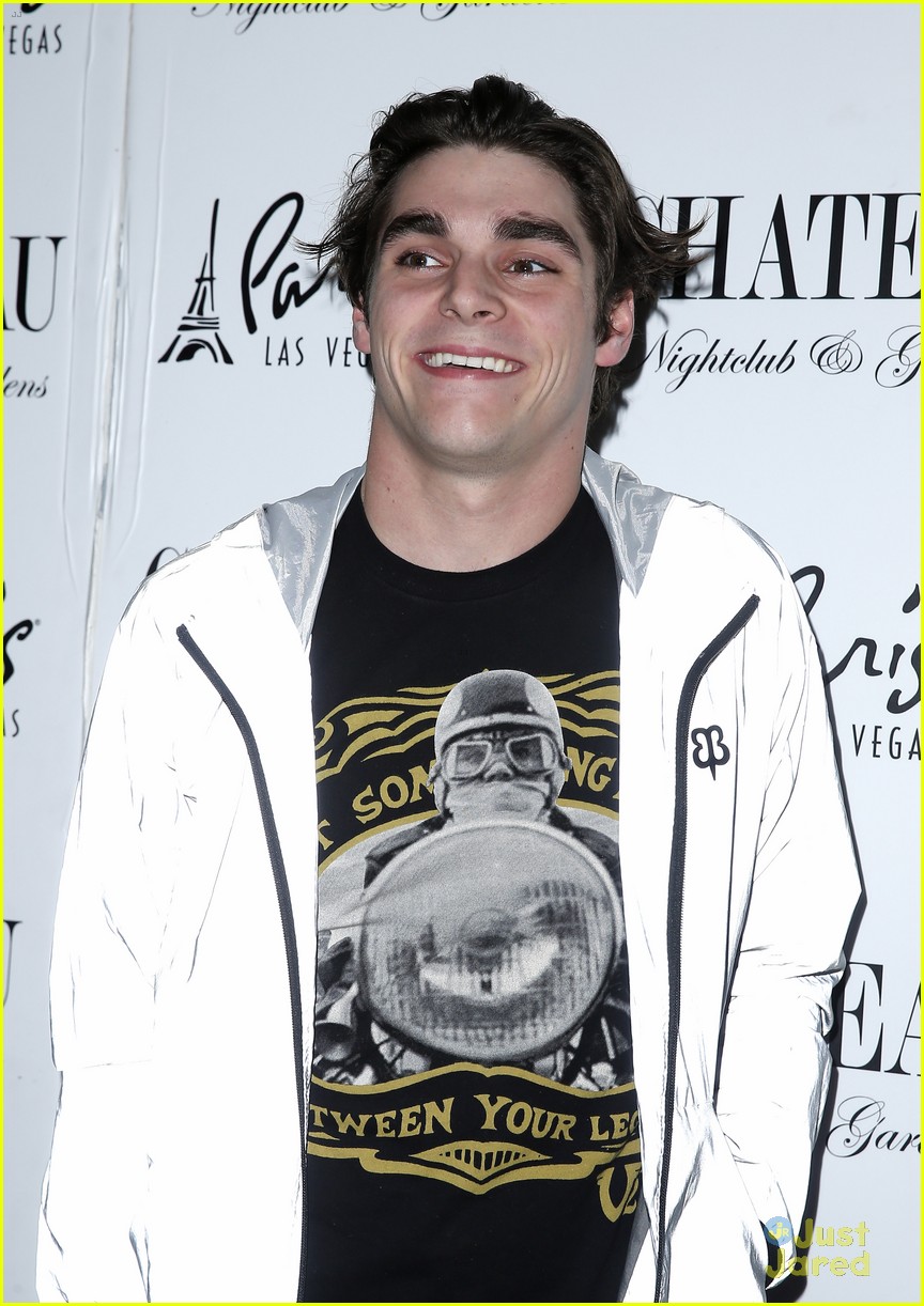 rj mitte fights to end misconceptions on disabilities 09