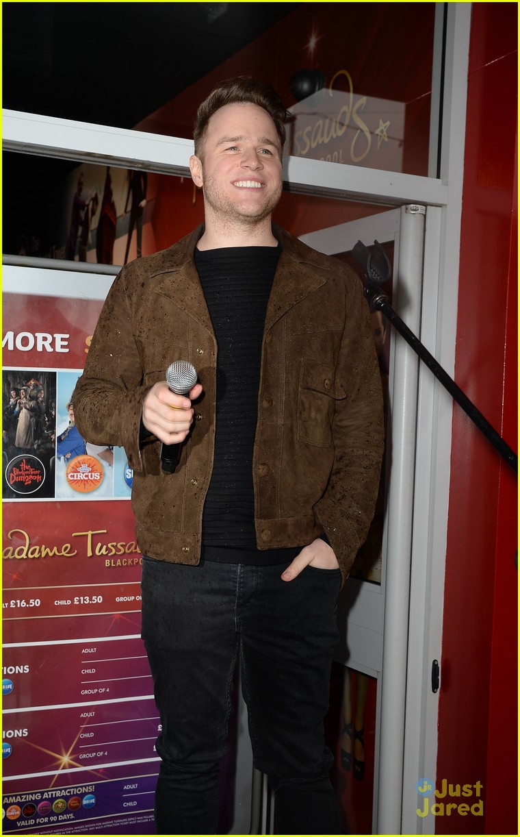 olly murs debuts wax figure before nbb tour opener 02