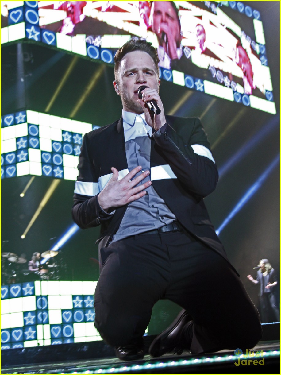 olly murs debuts wax figure before nbb tour opener 04