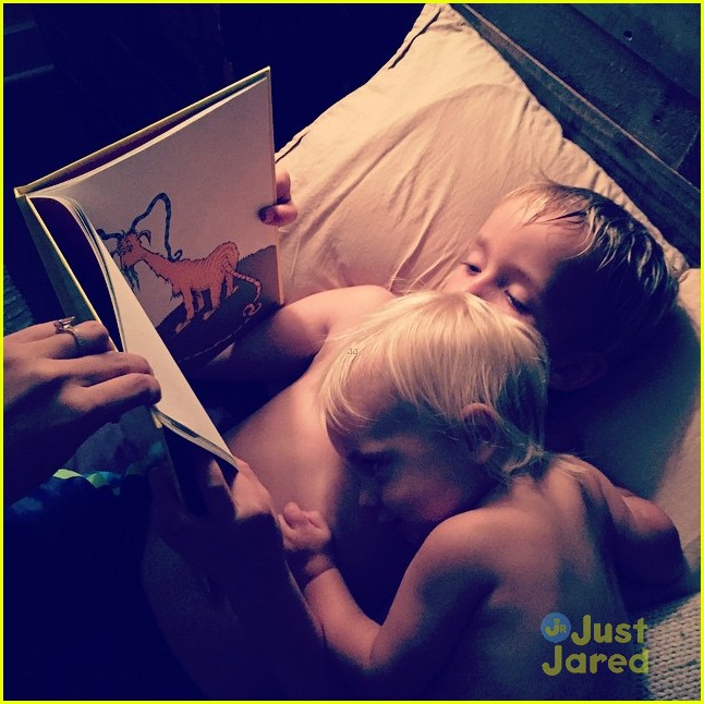 teresa palmer sons ready for bed time story 02