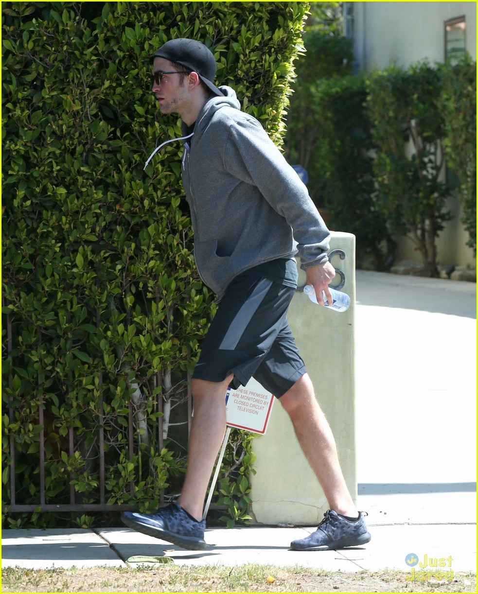 robert pattinson steps out after engagement rumors 05