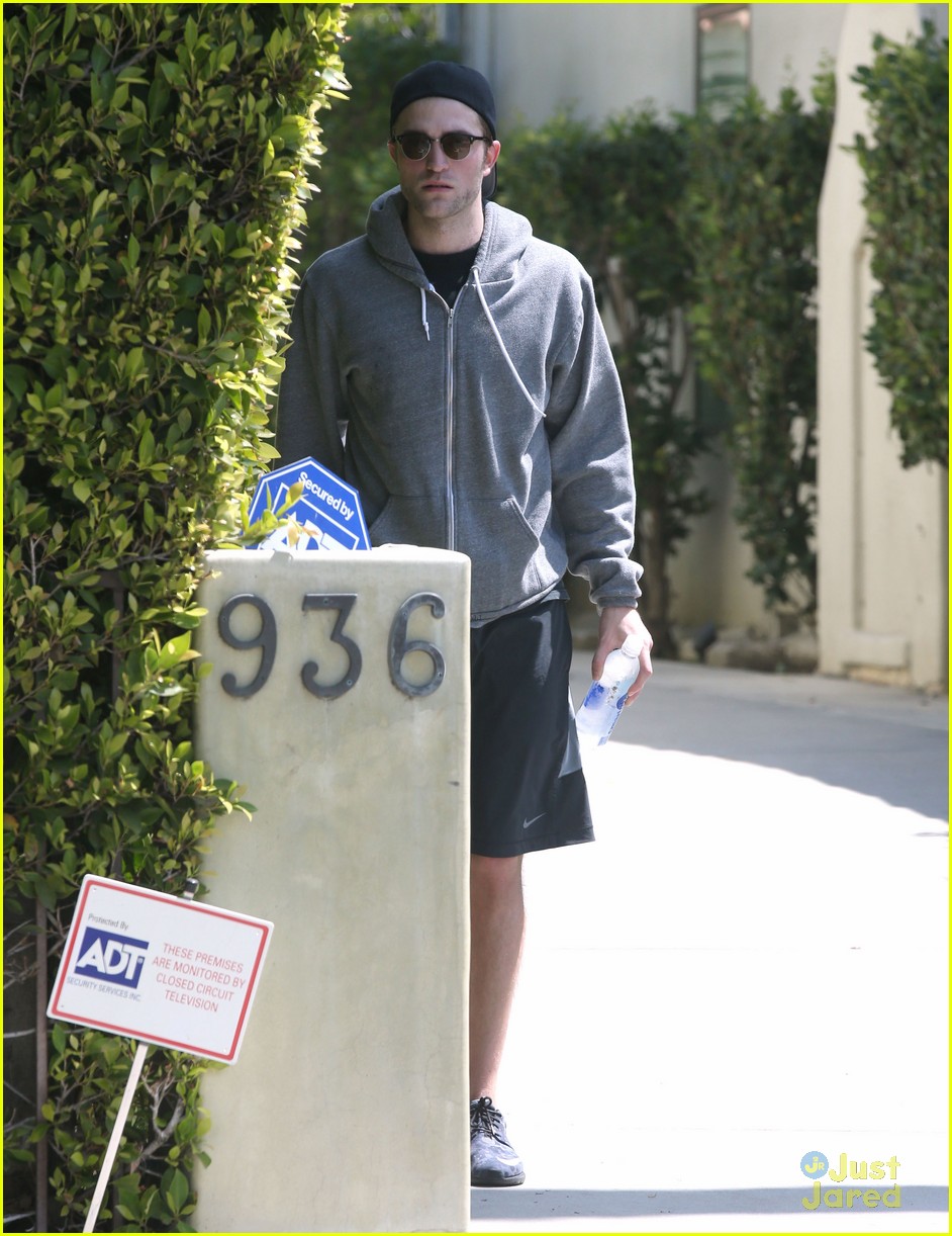 robert pattinson steps out after engagement rumors 06