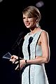 taylor swifts mom andrea gives emotional speech acm awards 2015 07