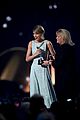 taylor swifts mom andrea gives emotional speech acm awards 2015 16