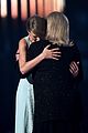 taylor swifts mom andrea gives emotional speech acm awards 2015 18