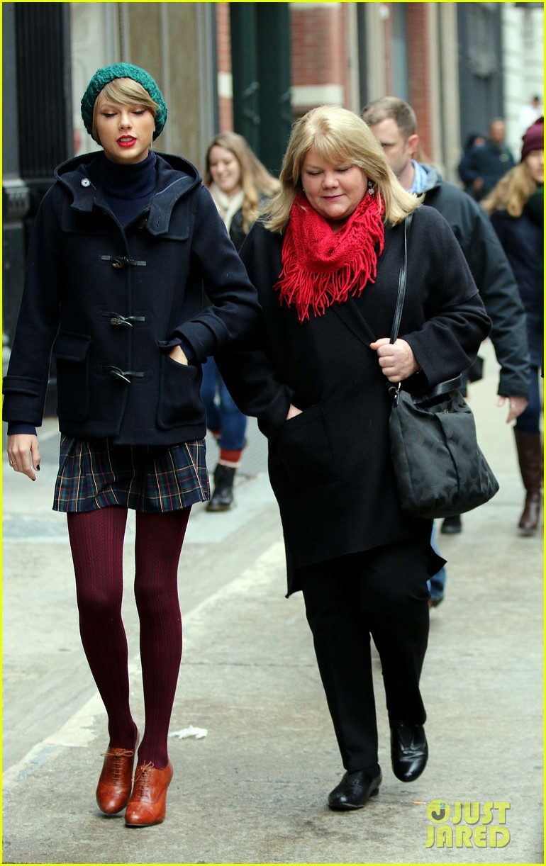 taylor swifts mother andrea diagnosed with cancer 16