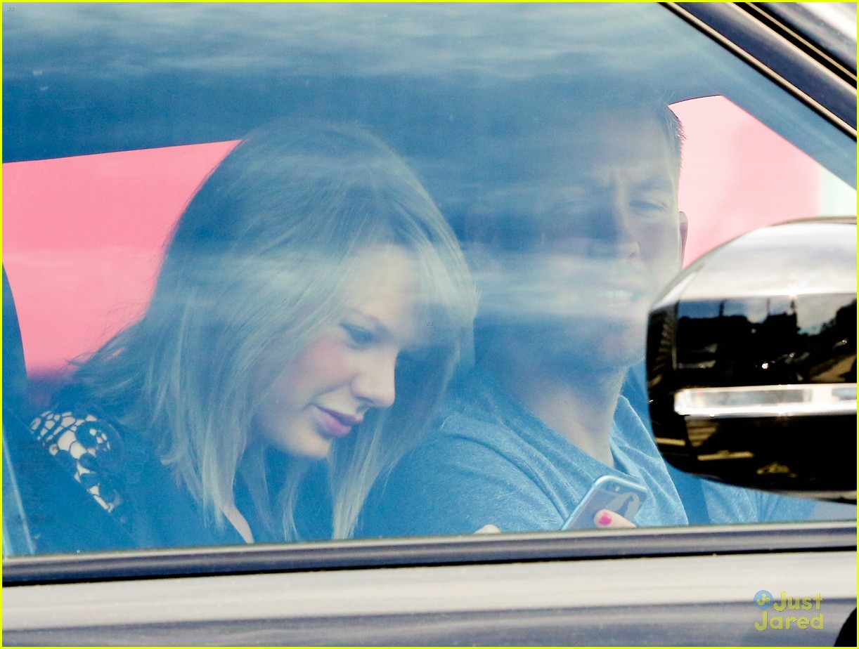 taylor swift calvin harris pictured leaving her house 19