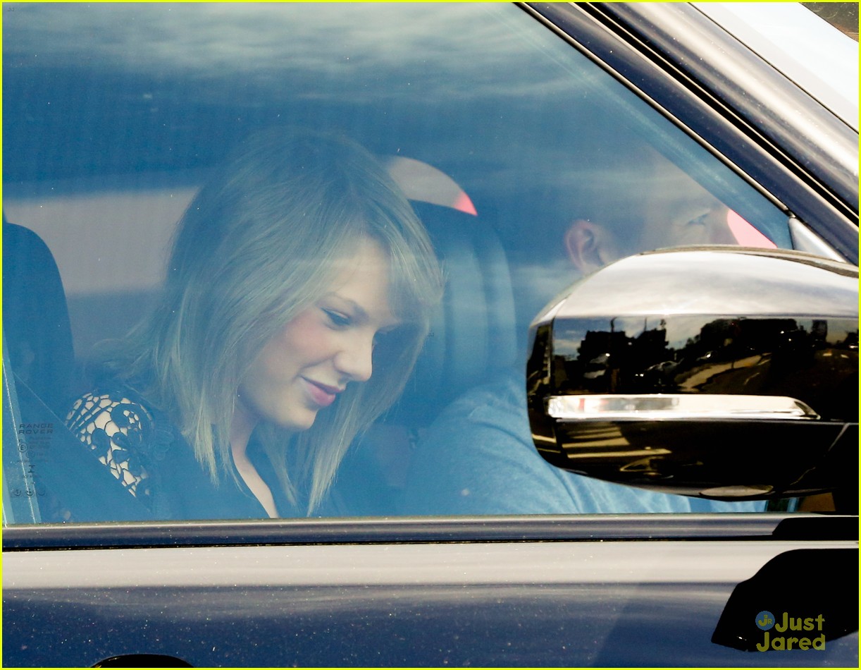taylor swift calvin harris pictured leaving her house 22
