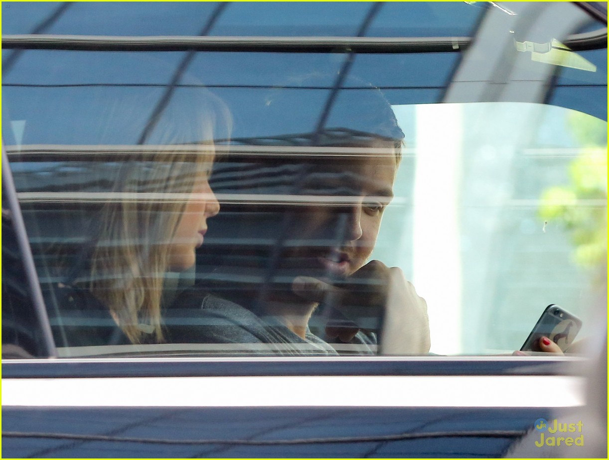 taylor swift calvin harris pictured leaving her house 27