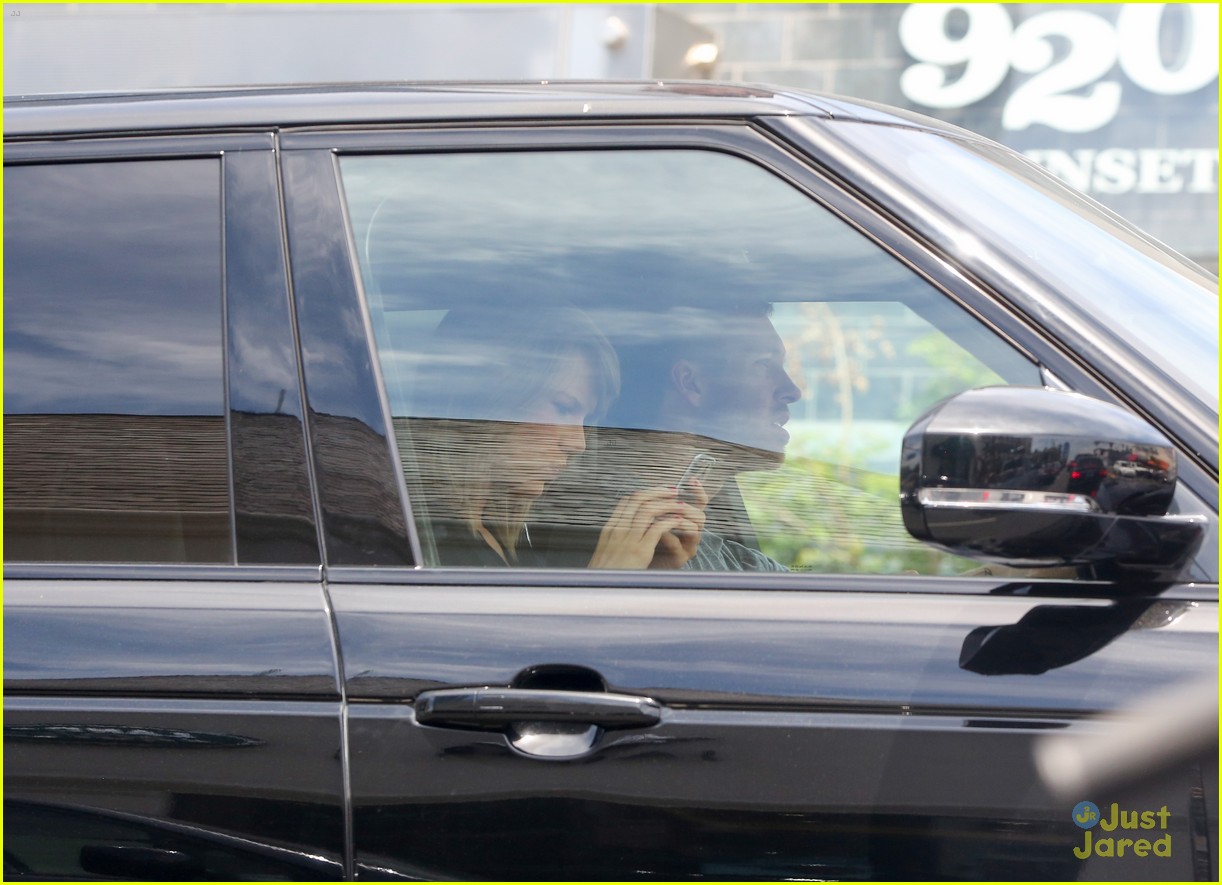 taylor swift calvin harris pictured leaving her house 28