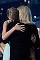taylor swift mom andrea share touching backstage acm moment 05