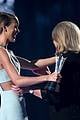 taylor swift mom andrea share touching backstage acm moment 08