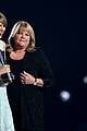 taylor swift mom andrea share touching backstage acm moment 14