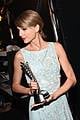 taylor swift mom andrea share touching backstage acm moment 22