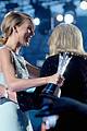 taylor swift mom andrea share touching backstage acm moment 30