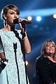 taylor swift mom andrea share touching backstage acm moment 33