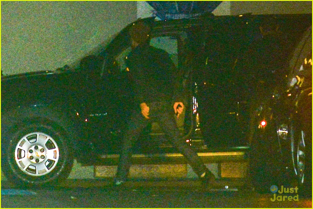 fka twigs robert pattinson arrive at her concert separately 05