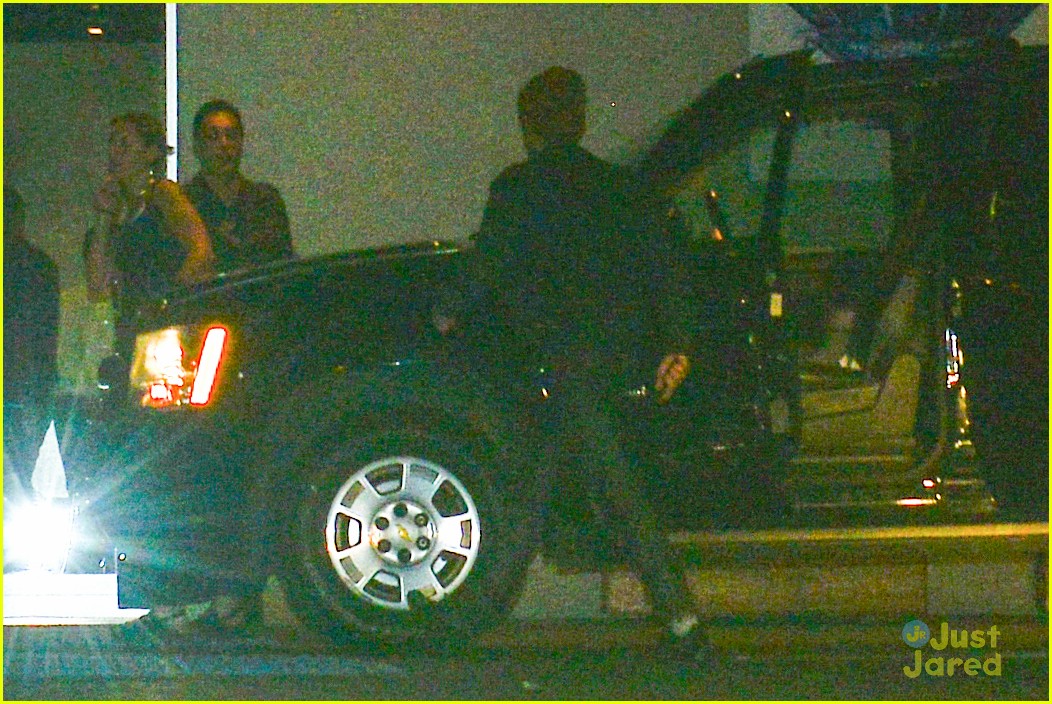fka twigs robert pattinson arrive at her concert separately 16