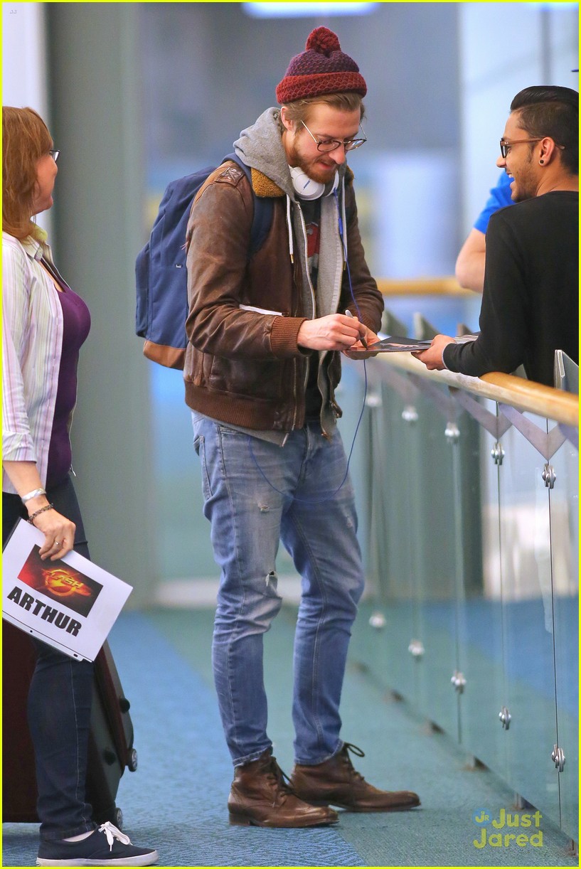 wentworth miller arthur darvill arrive vancouver flash spinoff 04