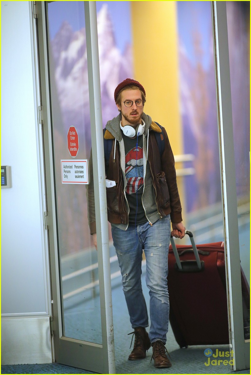 wentworth miller arthur darvill arrive vancouver flash spinoff 09