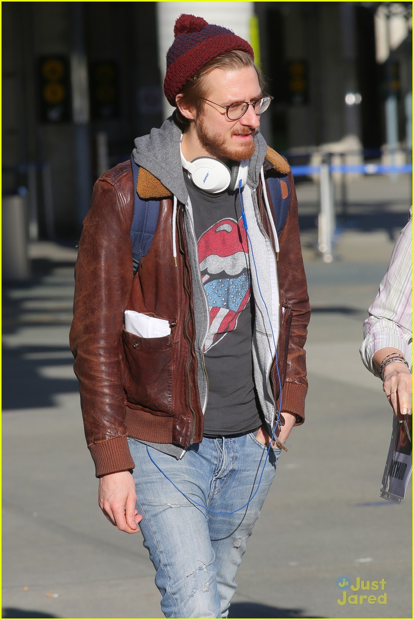 wentworth miller arthur darvill arrive vancouver flash spinoff 16