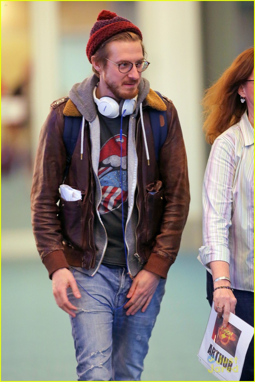 wentworth miller arthur darvill arrive vancouver flash spinoff 21
