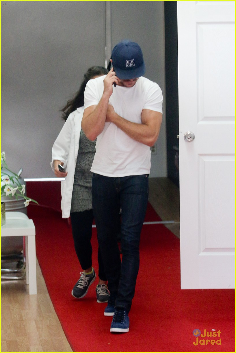 zac efrons biceps are on point while out with sami miro 09