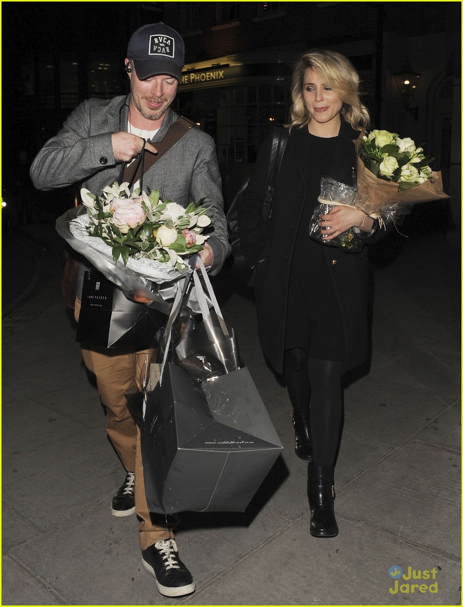 dianna agron gets flowers on mcqueen opening night 03