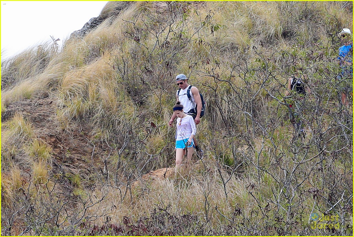 anna kendrick joined zac efron for his hawaii hike 08