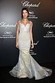 hailey baldwin takes off medical boot for cannes party 03