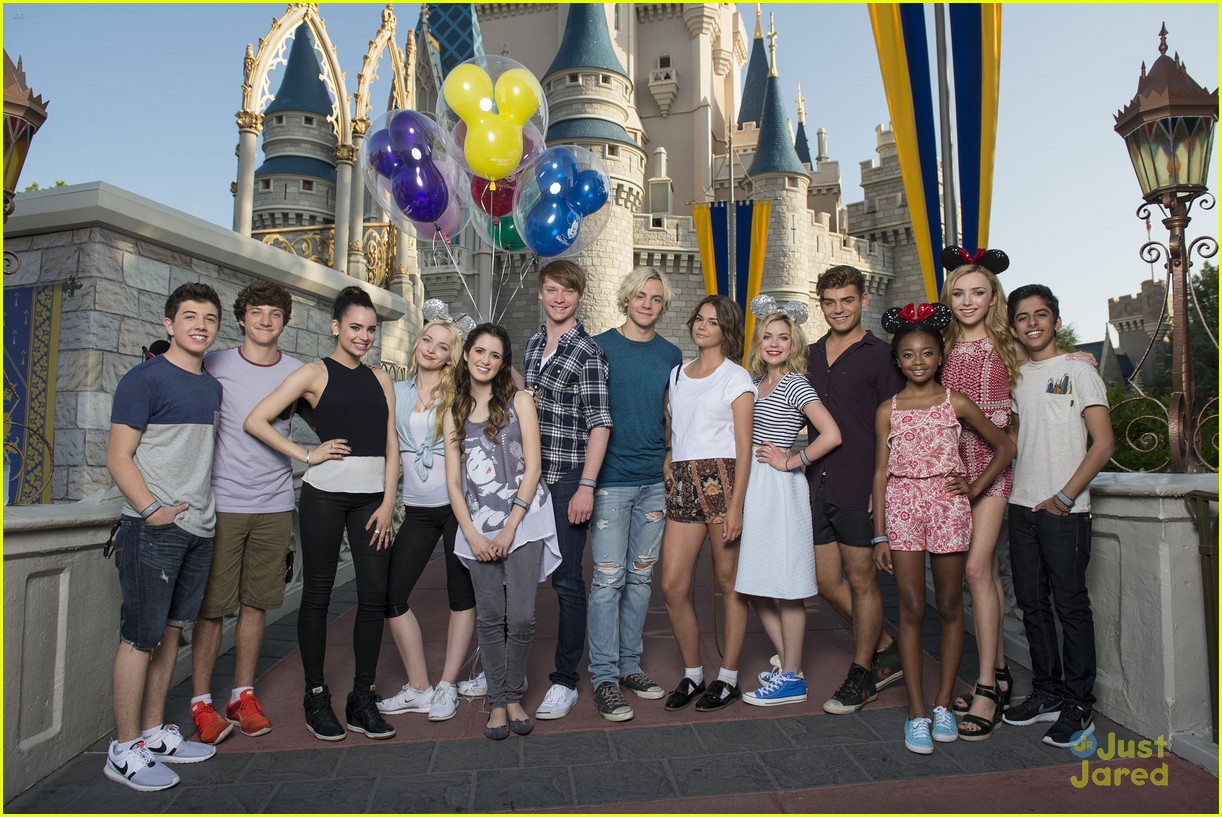 bradley steven perry peyton list bunkd med casts wdw party 01