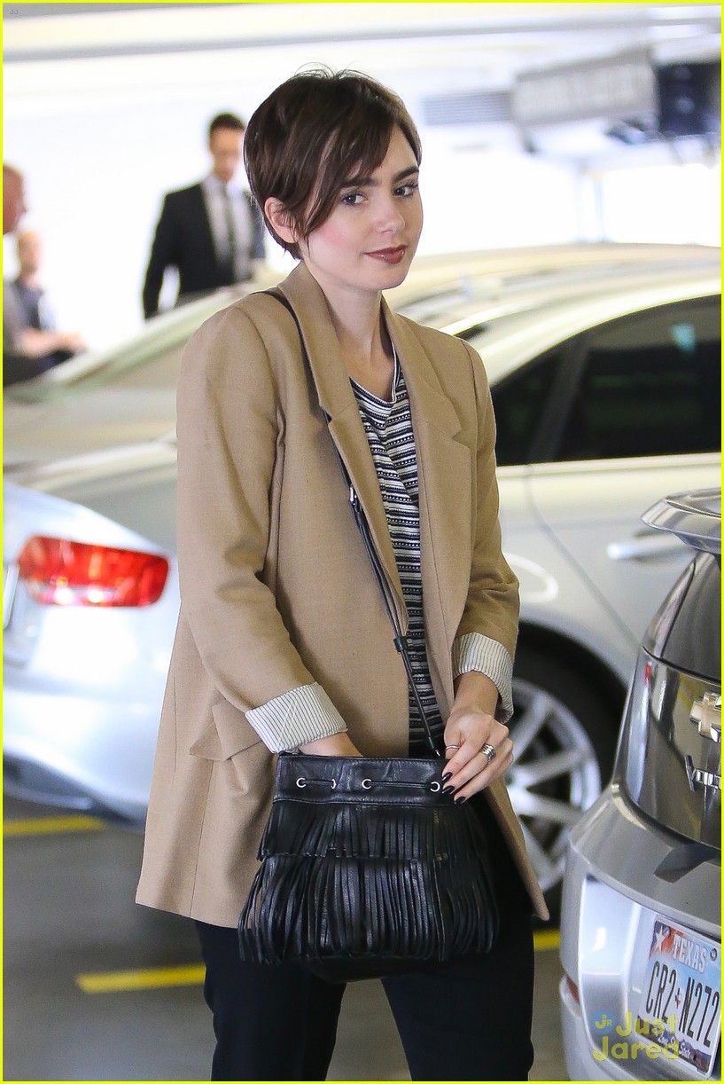lily collins errands pda jamie campbell bower 05