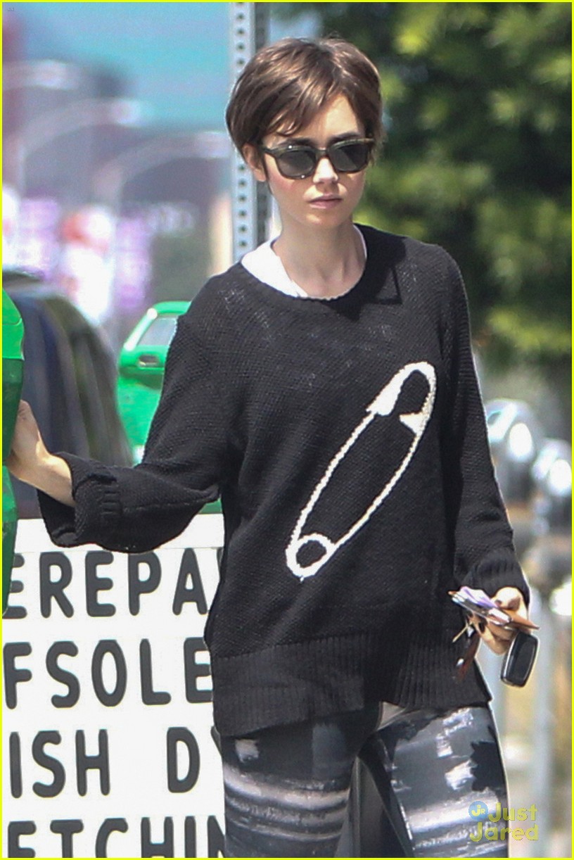 lily collins errands pda jamie campbell bower 06