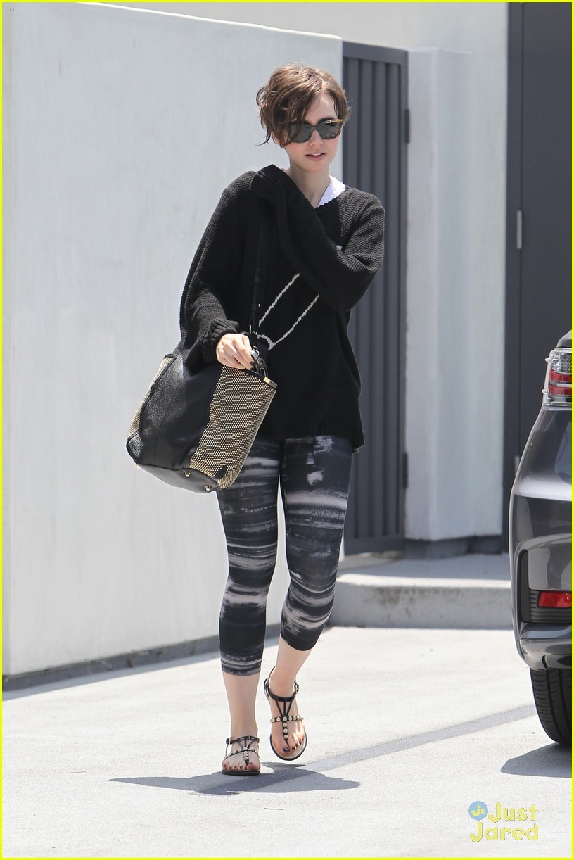 lily collins errands pda jamie campbell bower 12