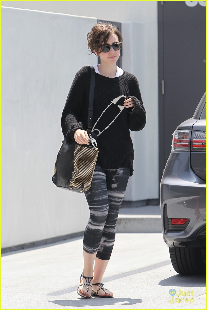 lily collins errands pda jamie campbell bower 13