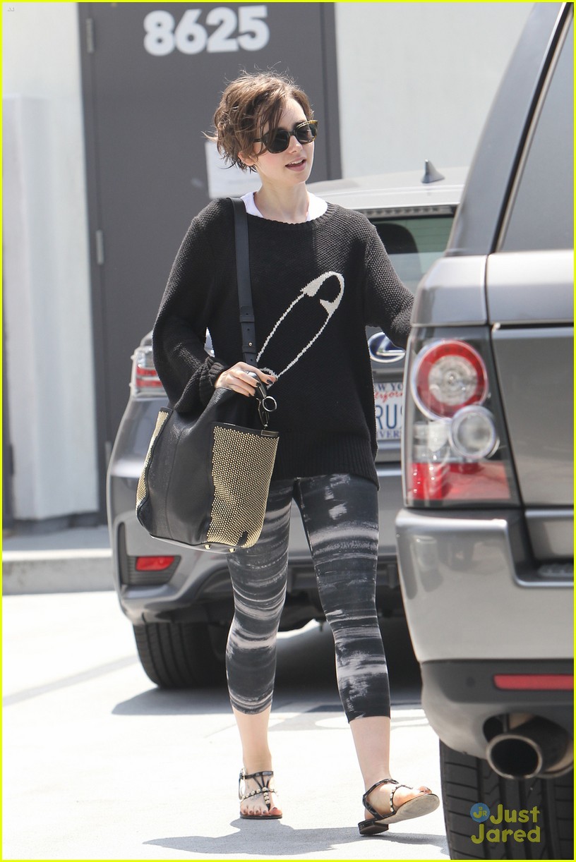 lily collins errands pda jamie campbell bower 15