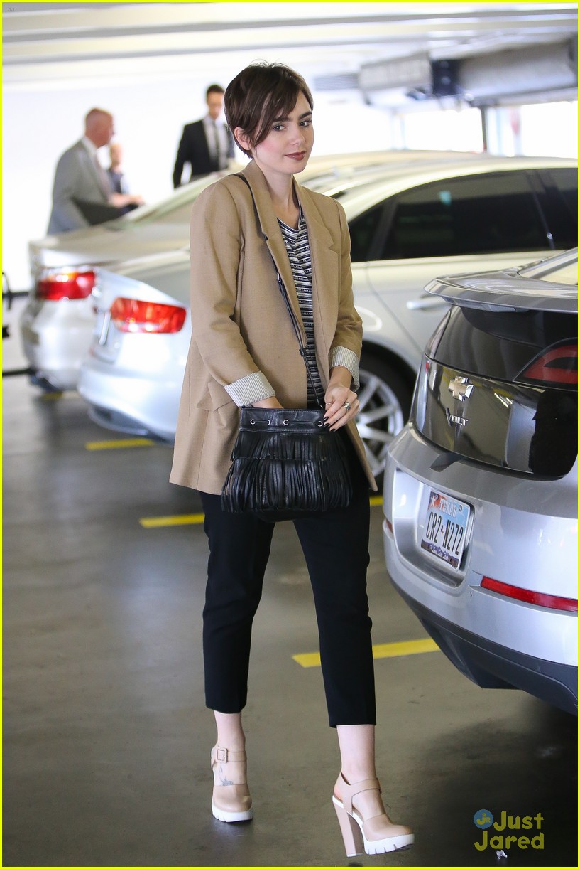 lily collins errands pda jamie campbell bower 19