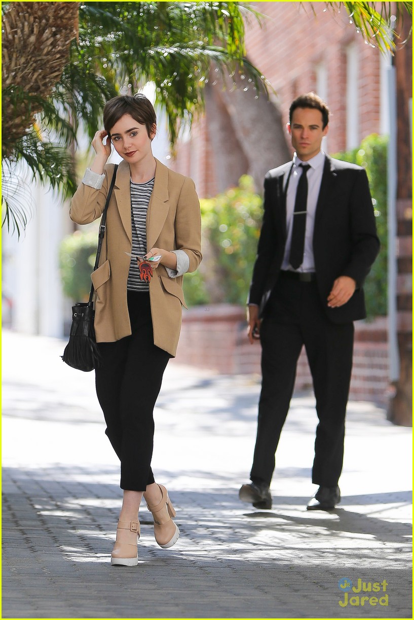 lily collins errands pda jamie campbell bower 26