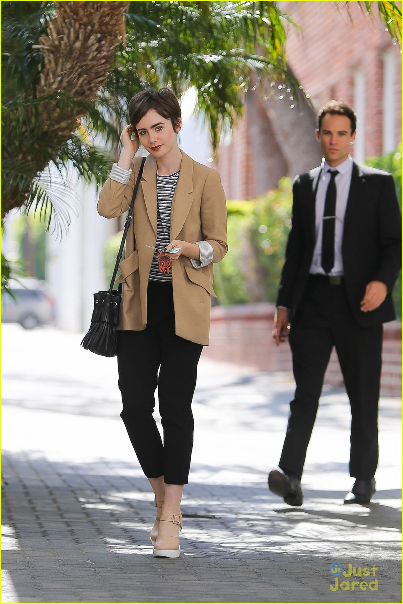 lily collins errands pda jamie campbell bower 28