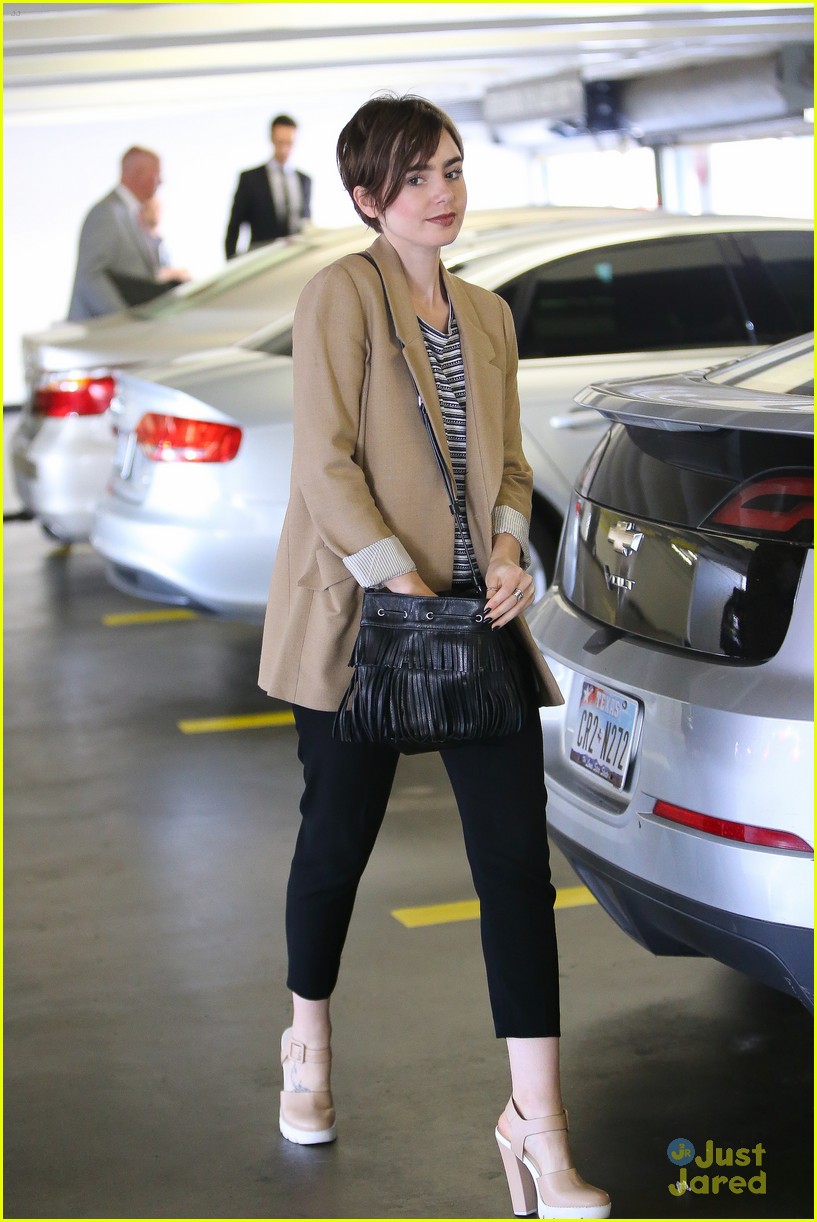 lily collins errands pda jamie campbell bower 29