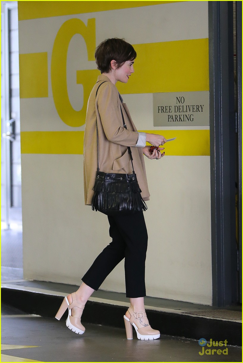 lily collins errands pda jamie campbell bower 31
